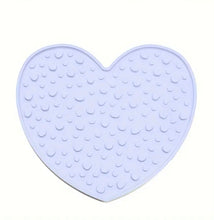 Charger l'image dans la galerie, Tapis de léchage apaisant motif cœur pour chiens | boutique länkē