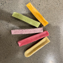 Charger l'image dans la galerie, Fromage de yak aux bleuets - vrac pour chiens
