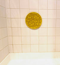 Charger l'image dans la galerie, Tapis de léchage duckies avec ventouses pour chiens | SodaPup