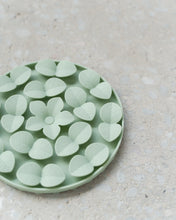 Charger l'image dans la galerie, Tapis de Fouille en Silicone Vert Sauge pour Chiens