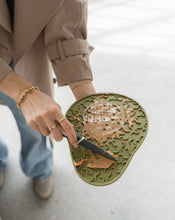 Charger l'image dans la galerie, Tapis de léchage avocat pour chiens par dexy paws