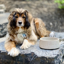 Charger l'image dans la galerie, Grand bol de béton fait à la main.