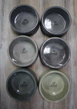 Charger l'image dans la galerie, Bol pour chien épur béton : élégance et robustesse artisanale