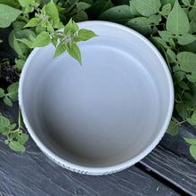 Charger l'image dans la galerie, Bol en Céramique Ligné avec 3 Cœurs pour Chiens