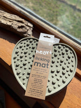 Charger l'image dans la galerie, Tapis de léchage apaisant motif cœur pour chiens | boutique länkē